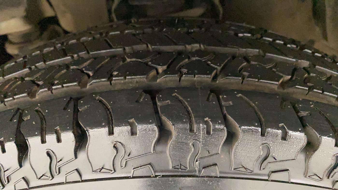 2018 Mahindra TUV300 T10, Diesel, Manual, 54,603 km, Left Front Tyre Tread
