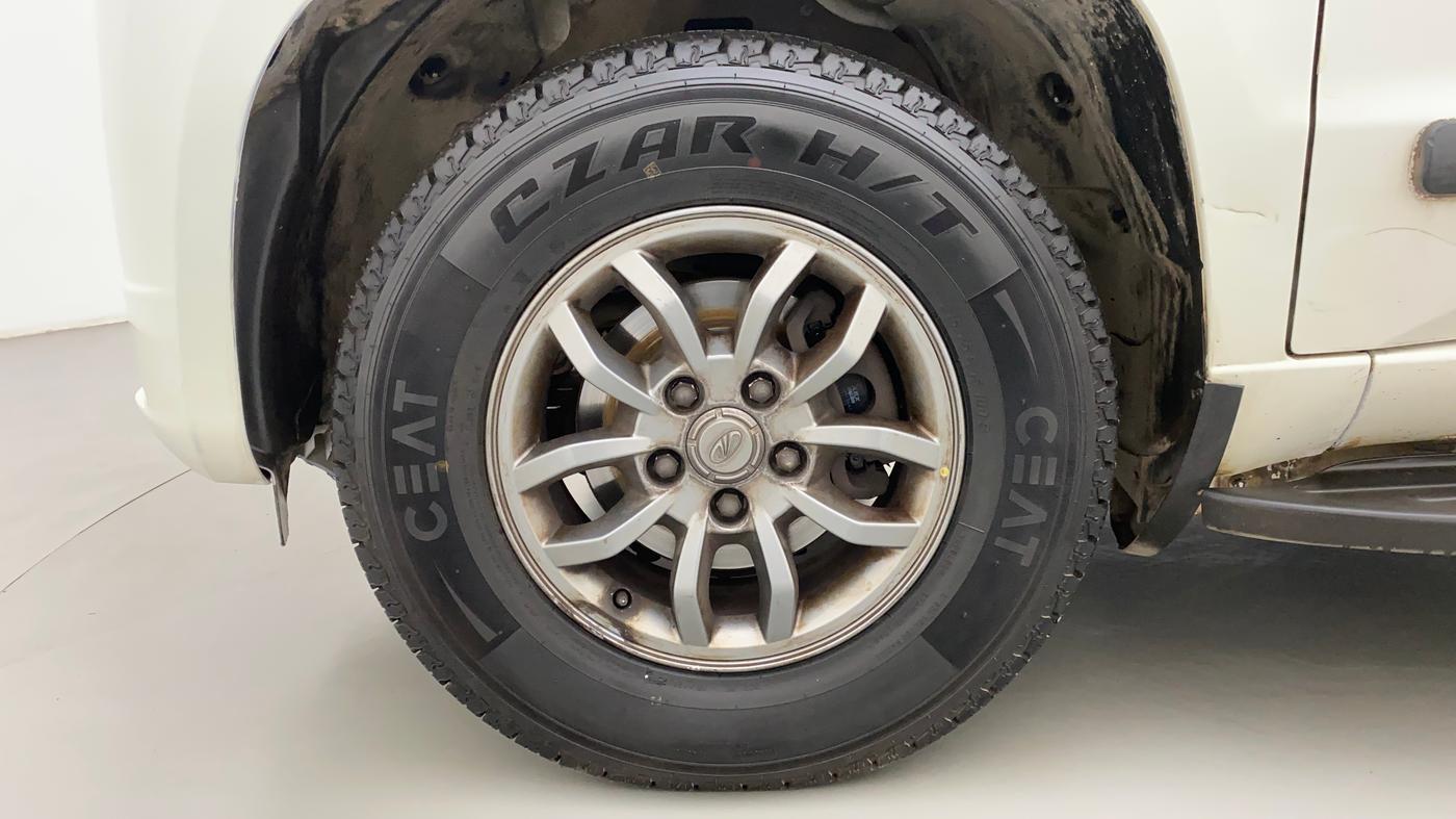 2018 Mahindra TUV300 T10, Diesel, Manual, 54,603 km, Left Front Wheel