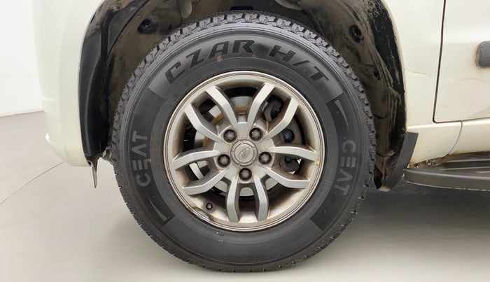 2018 Mahindra TUV300 T10, Diesel, Manual, 54,603 km, Left Front Wheel