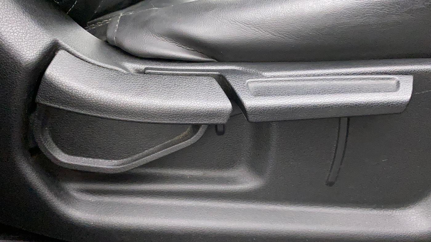 2019 Hyundai VENUE SX PLUS 1.0 TURBO DCT, Petrol, Automatic, 54,661 km, Driver Side Adjustment Panel