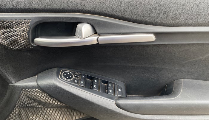 2020 KIA SELTOS HTK PLUS 1.5, Petrol, Manual, 84,208 km, Driver Side Door Panels Control