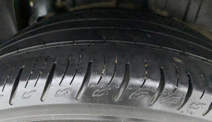 2019 Mahindra XUV300 W8 (O) 1.5 DIESEL AMT, Diesel, Automatic, 54,957 km, Left Rear Tyre Tread