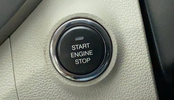 2019 Mahindra XUV300 W8 (O) 1.5 DIESEL AMT, Diesel, Automatic, 54,957 km, Keyless Start/ Stop Button