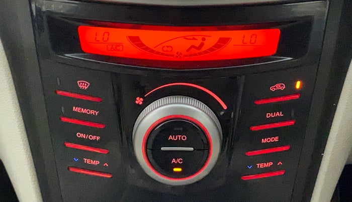 2019 Mahindra XUV300 W8 (O) 1.5 DIESEL AMT, Diesel, Automatic, 54,957 km, Automatic Climate Control