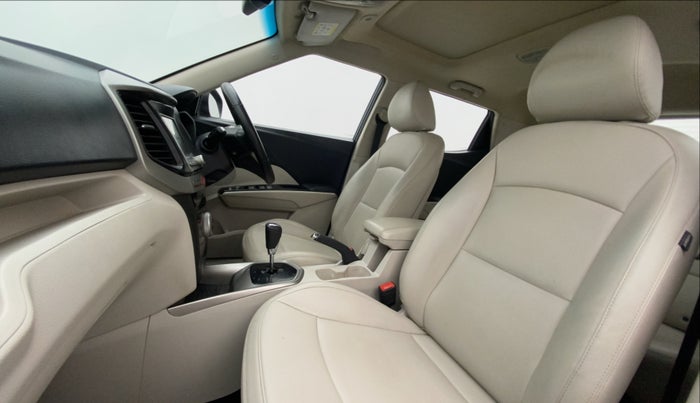2019 Mahindra XUV300 W8 (O) 1.5 DIESEL AMT, Diesel, Automatic, 54,957 km, Right Side Front Door Cabin