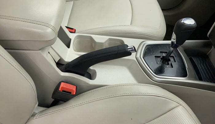 2019 Mahindra XUV300 W8 (O) 1.5 DIESEL AMT, Diesel, Automatic, 54,957 km, Gear Lever