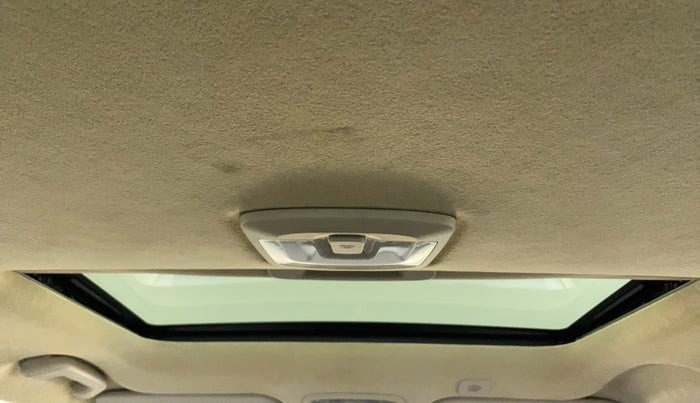 2019 Mahindra XUV300 W8 (O) 1.5 DIESEL AMT, Diesel, Automatic, 54,957 km, Moonroof/ Sunroof