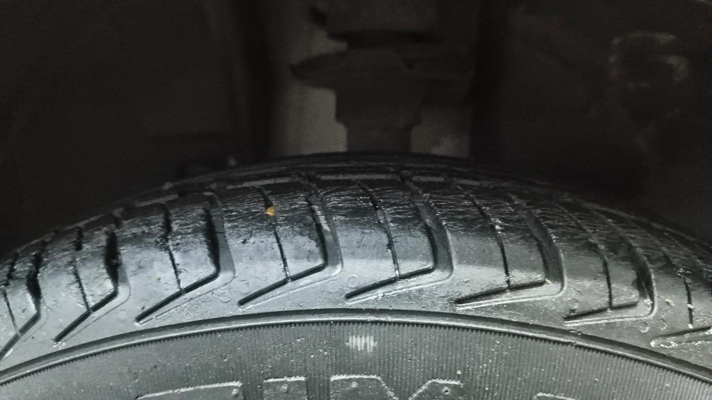 2017 Renault Kwid RXL 1.0 AMT, Petrol, Automatic, 34,511 km, Left Front Tyre Tread