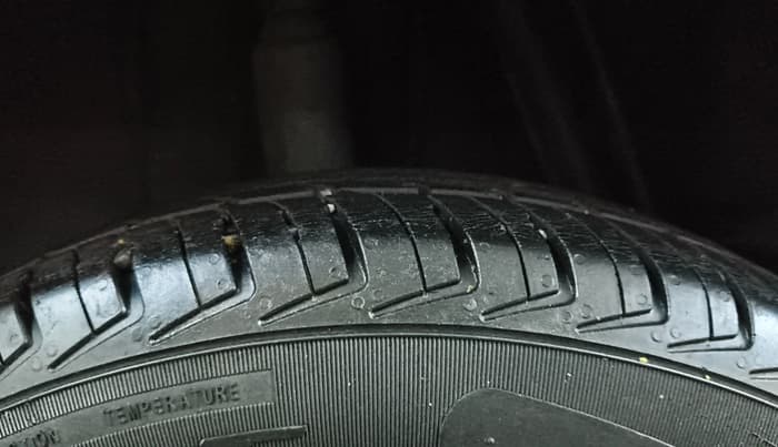 2017 Renault Kwid RXL 1.0 AMT, Petrol, Automatic, 34,511 km, Right Rear Tyre Tread