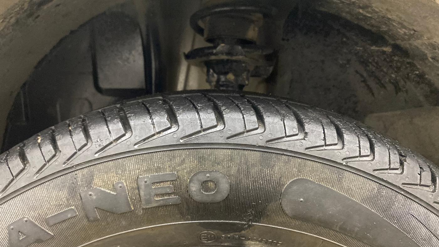 2017 Renault Kwid RXT 1.0 AMT, Petrol, Automatic, 39,682 km, Left Front Tyre Tread