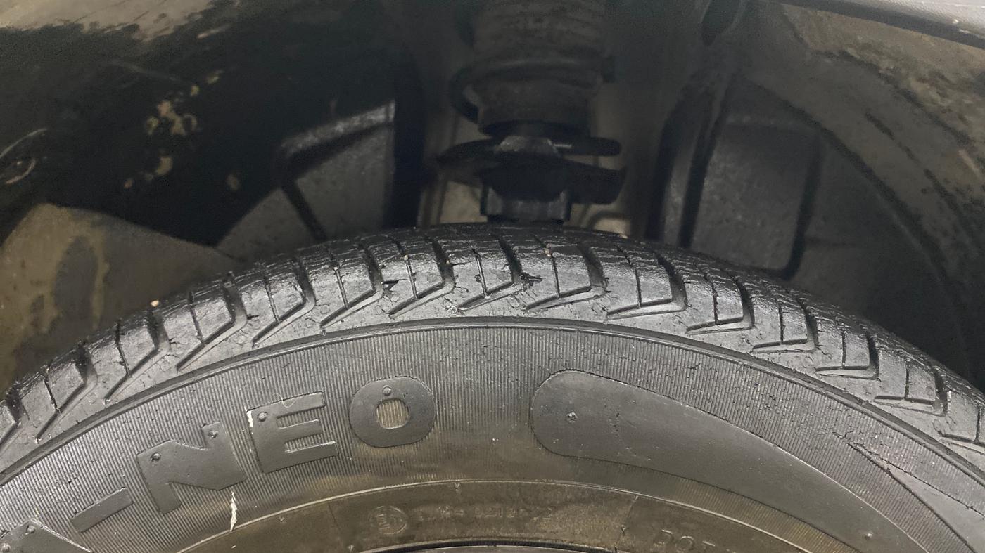 2017 Renault Kwid RXT 1.0 AMT, Petrol, Automatic, 39,682 km, Right Front Tyre Tread