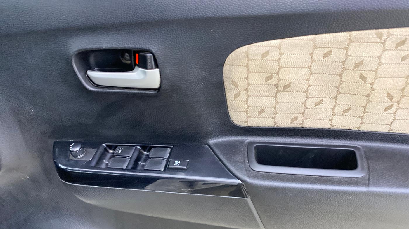 2018 Maruti Wagon R 1.0 VXI AMT, Petrol, Automatic, 42,084 km, Driver Side Door Panels Control