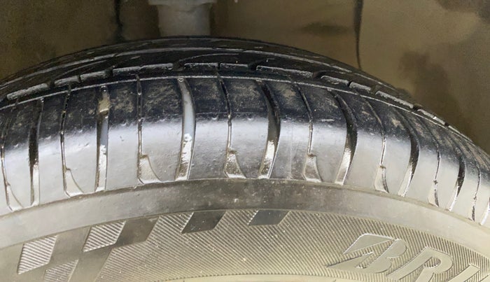 2015 Hyundai Grand i10 SPORTZ 1.2 KAPPA VTVT, Petrol, Manual, 37,251 km, Right Front Tyre Tread