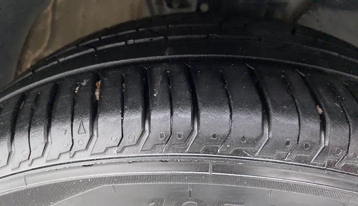 2019 Volkswagen Polo HIGHLINE PLUS 1.5L DIESEL, Diesel, Manual, 57,363 km, Right Front Tyre Tread