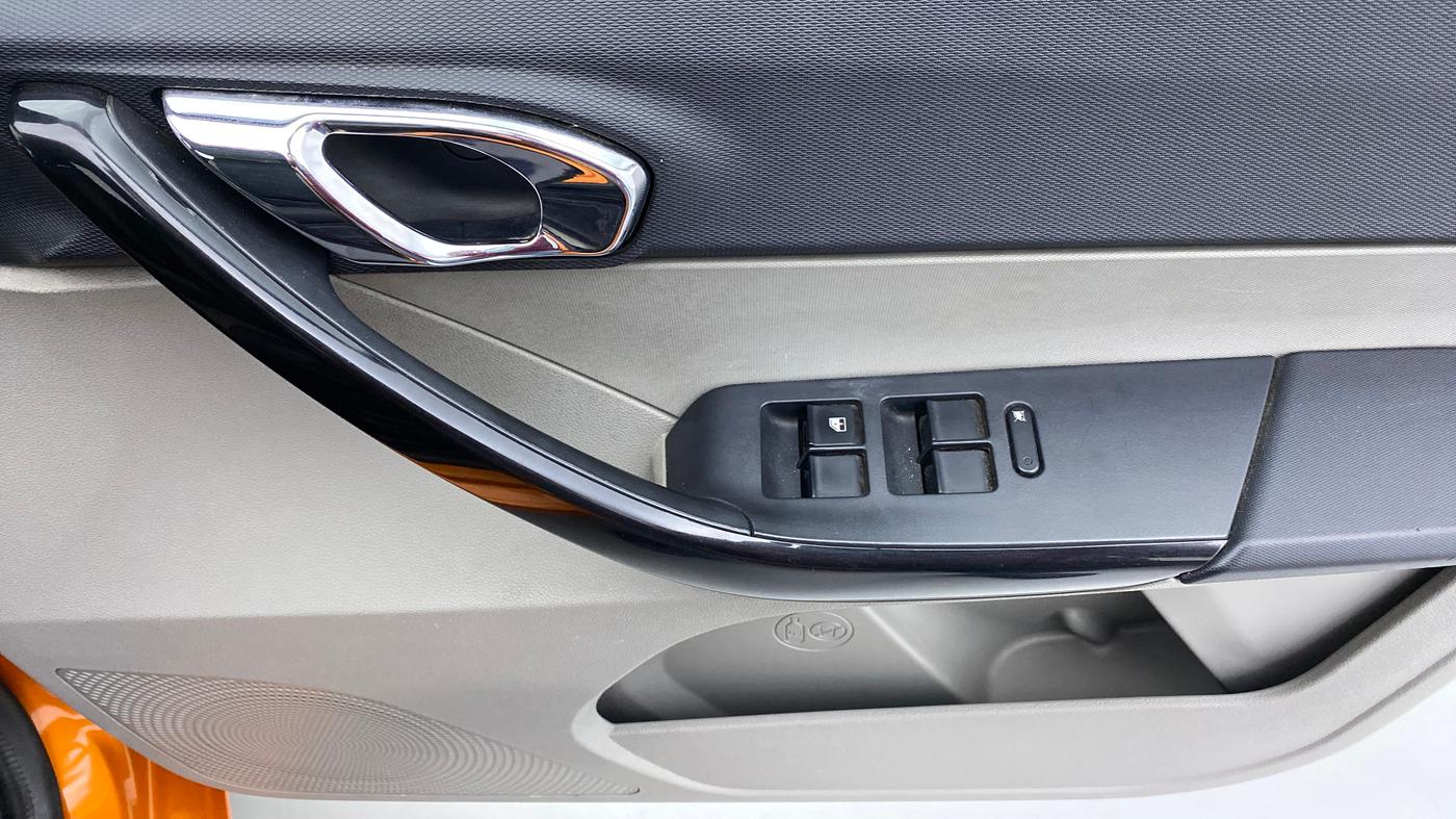 2019 Tata Tiago XZ+ 1.2 Revotron, Petrol, Manual, 15,835 km, Driver Side Door Panels Control
