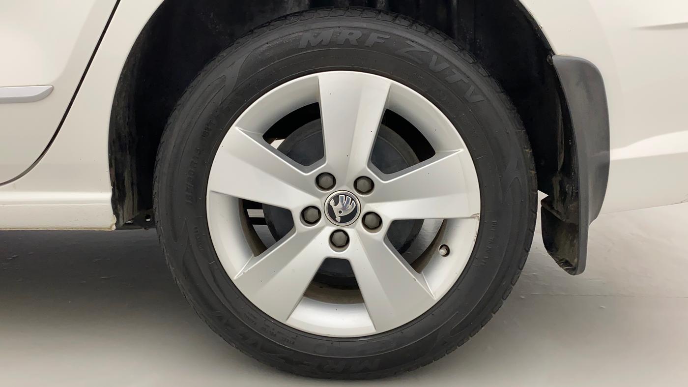 2019 Skoda Rapid AMBITION 1.6 MPI MT, Petrol, Manual, 31,104 km, Left Rear Wheel