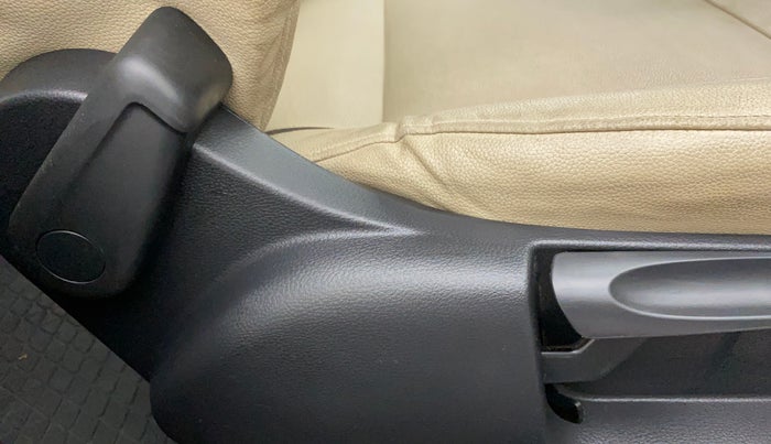 2019 Skoda Rapid AMBITION 1.6 MPI MT, Petrol, Manual, 31,104 km, Driver Side Adjustment Panel