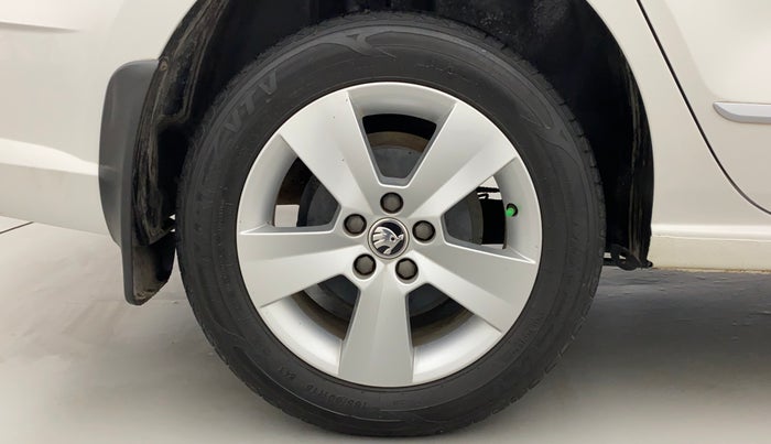 2019 Skoda Rapid AMBITION 1.6 MPI MT, Petrol, Manual, 31,104 km, Right Rear Wheel