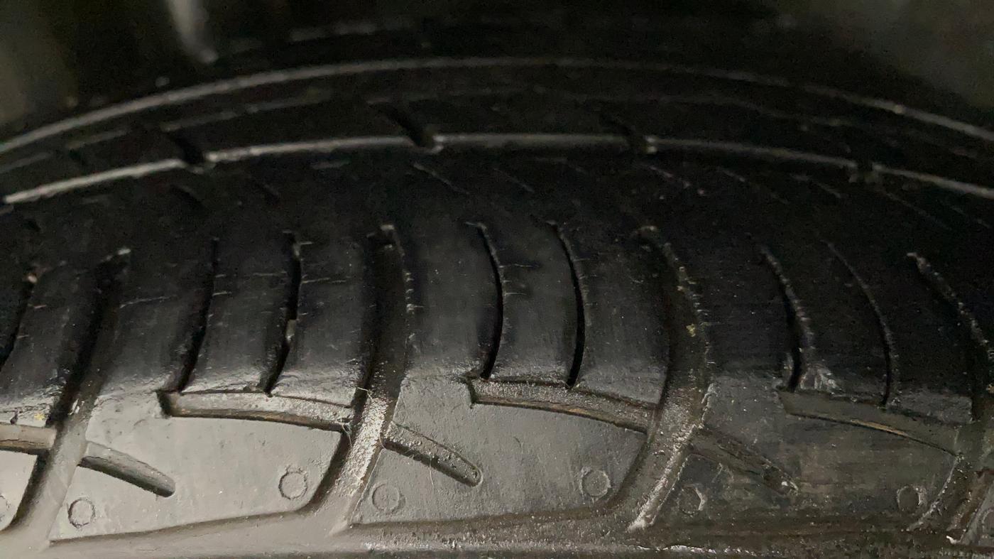 2019 Skoda Rapid AMBITION 1.6 MPI MT, Petrol, Manual, 31,104 km, Right Rear Tyre Tread