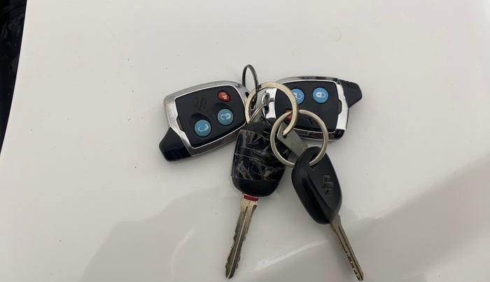 2017 Maruti Alto 800 LXI, Petrol, Manual, 42,091 km, Key Close Up