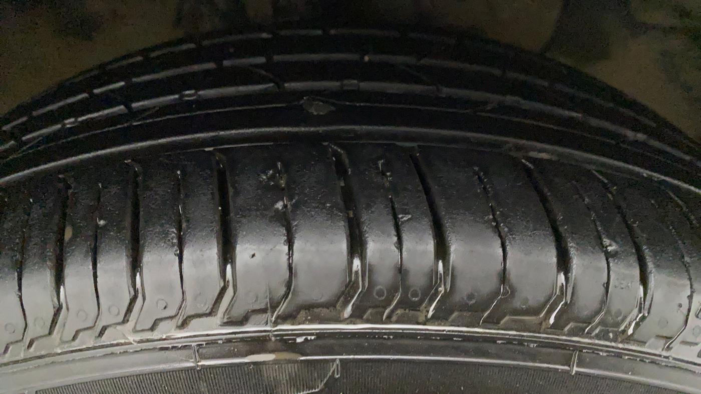 2018 Hyundai Elite i20 ASTA 1.2 (O), Petrol, Manual, 40,464 km, Right Front Tyre Tread