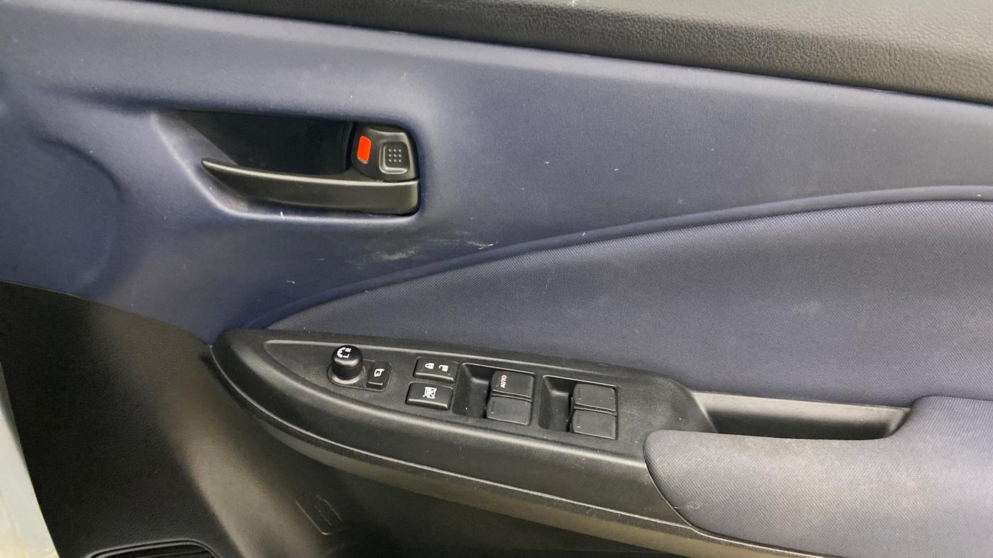 2024 Maruti Baleno DELTA CNG 1.2L, CNG, Manual, 29,942 km, Driver Side Door Panels Control