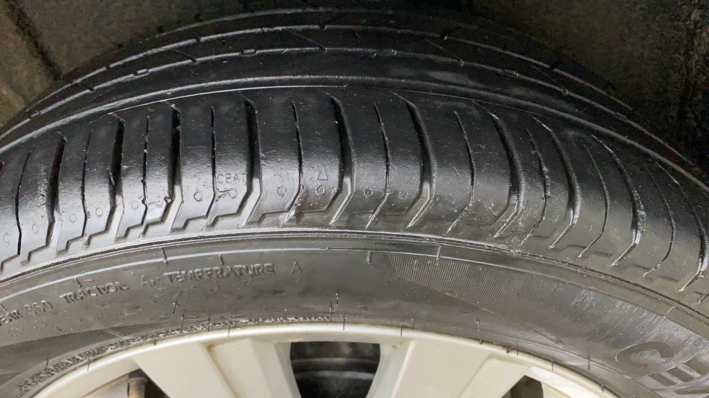 2024 Volkswagen VIRTUS HIGHLINE TSI 1.0 AT, Petrol, Automatic, 26,967 km, Left Rear Tyre Tread
