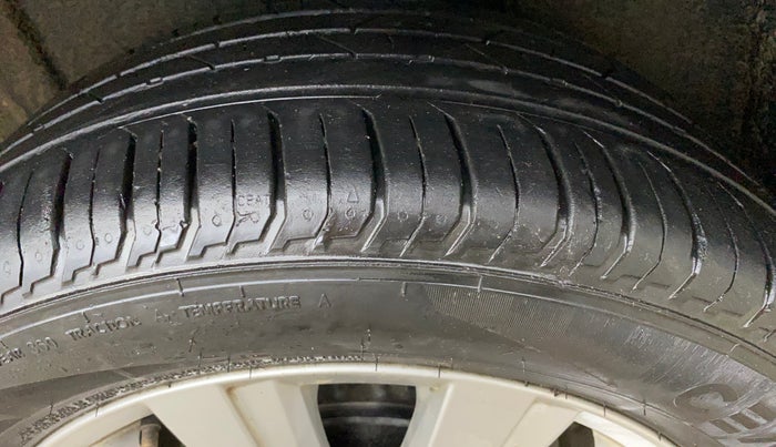 2024 Volkswagen VIRTUS HIGHLINE TSI 1.0 AT, Petrol, Automatic, 26,958 km, Left Rear Tyre Tread