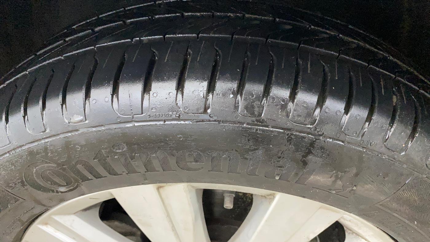 2024 Volkswagen VIRTUS HIGHLINE TSI 1.0 AT, Petrol, Automatic, 26,967 km, Left Front Tyre Tread