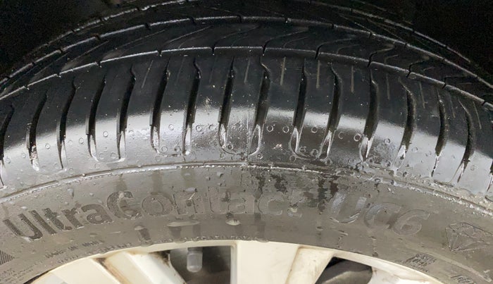 2024 Volkswagen VIRTUS HIGHLINE TSI 1.0 AT, Petrol, Automatic, 26,958 km, Right Front Tyre Tread