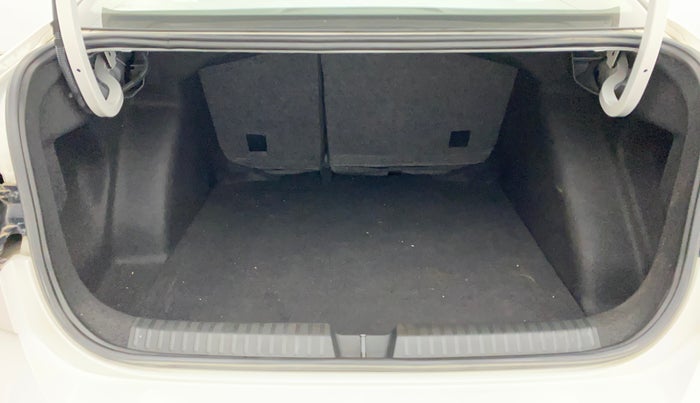 2024 Volkswagen VIRTUS HIGHLINE TSI 1.0 AT, Petrol, Automatic, 26,958 km, Boot Inside