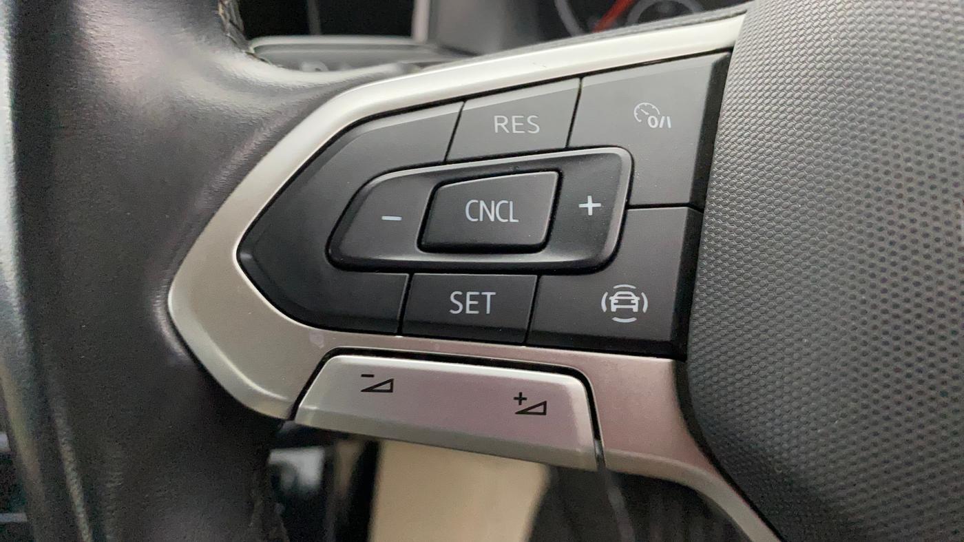 2024 Volkswagen VIRTUS HIGHLINE TSI 1.0 AT, Petrol, Automatic, 26,967 km, Adaptive Cruise Control