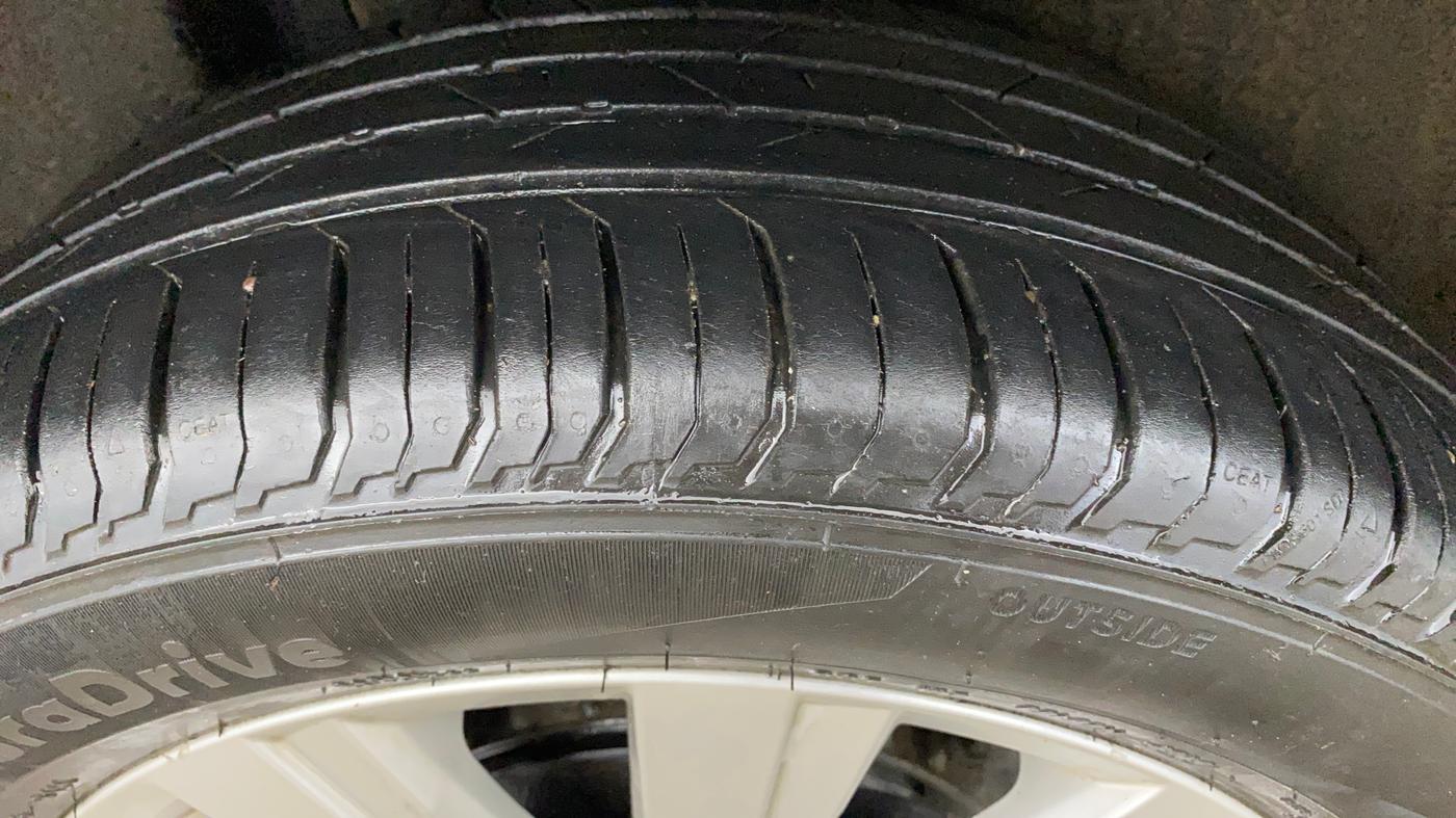 2024 Volkswagen VIRTUS HIGHLINE TSI 1.0 AT, Petrol, Automatic, 26,967 km, Right Rear Tyre Tread