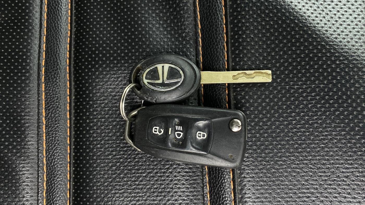 2019 Tata NEXON XT PLUS PETROL, Petrol, Manual, 56,560 km, Key Close Up