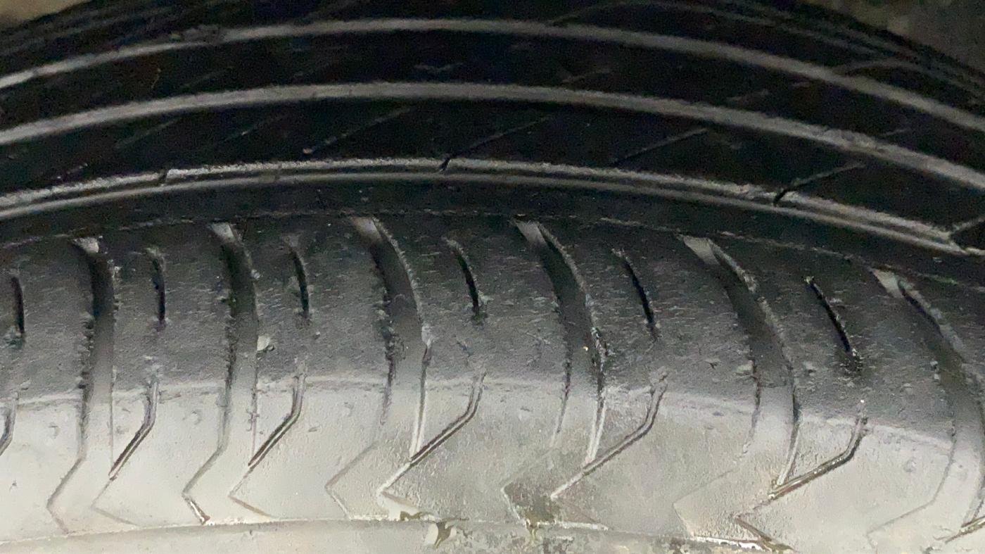 2019 Jeep Compass LIMITED PLUS PETROL AT, Petrol, Automatic, 39,592 km, Left Front Tyre Tread