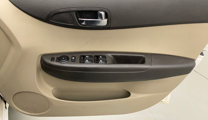 2012 Hyundai i20 SPORTZ 1.2, Petrol, Manual, 68,514 km, Driver Side Door Panels Control