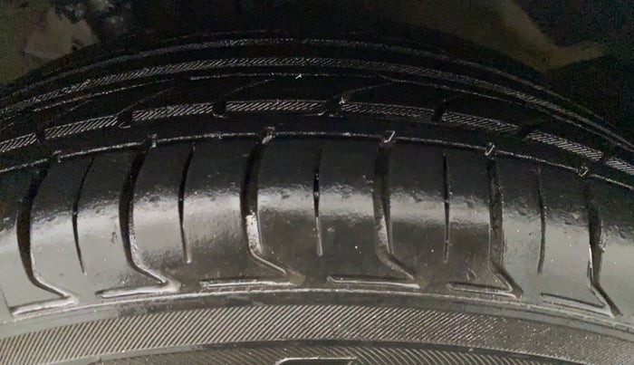 2012 Hyundai i20 SPORTZ 1.2, Petrol, Manual, 68,514 km, Left Front Tyre Tread