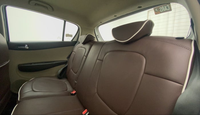 2012 Hyundai i20 SPORTZ 1.2, Petrol, Manual, 68,514 km, Right Side Rear Door Cabin
