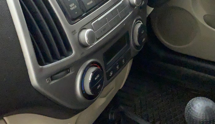 2012 Hyundai i20 SPORTZ 1.2, Petrol, Manual, 68,514 km, AC Unit - Minor issue in the heater switch