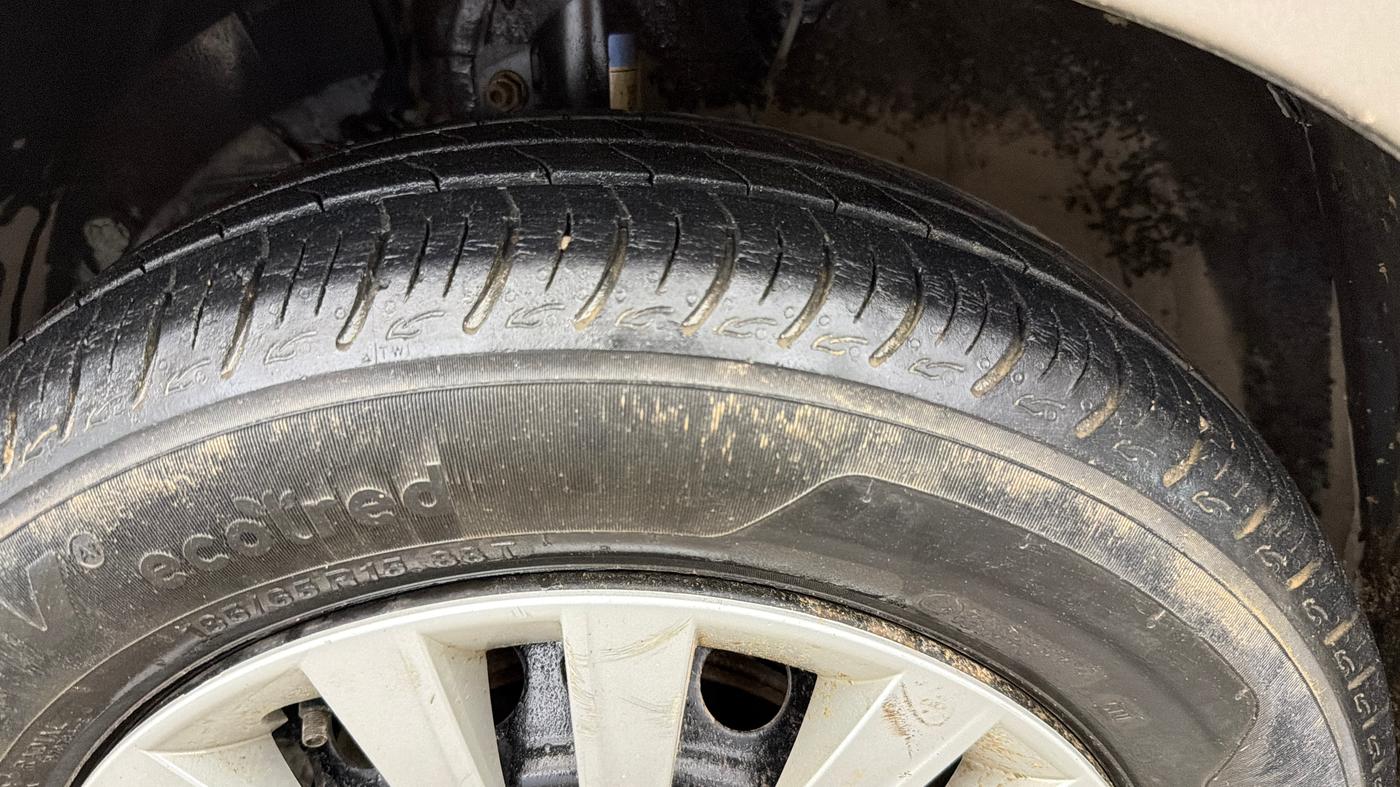 2021 Maruti Baleno DELTA PETROL 1.2, Petrol, Manual, 37,228 km, Left Front Tyre Tread
