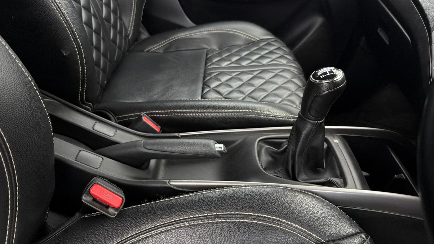 2021 Maruti Baleno DELTA PETROL 1.2, Petrol, Manual, 37,228 km, Gear Lever