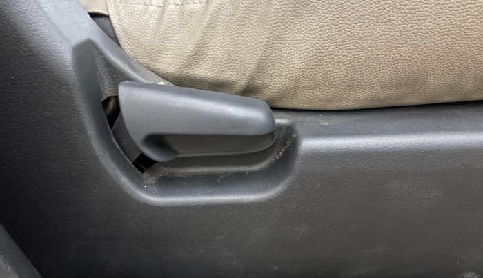 2014 Maruti Wagon R 1.0 LXI CNG, CNG, Manual, 78,242 km, Driver Side Adjustment Panel