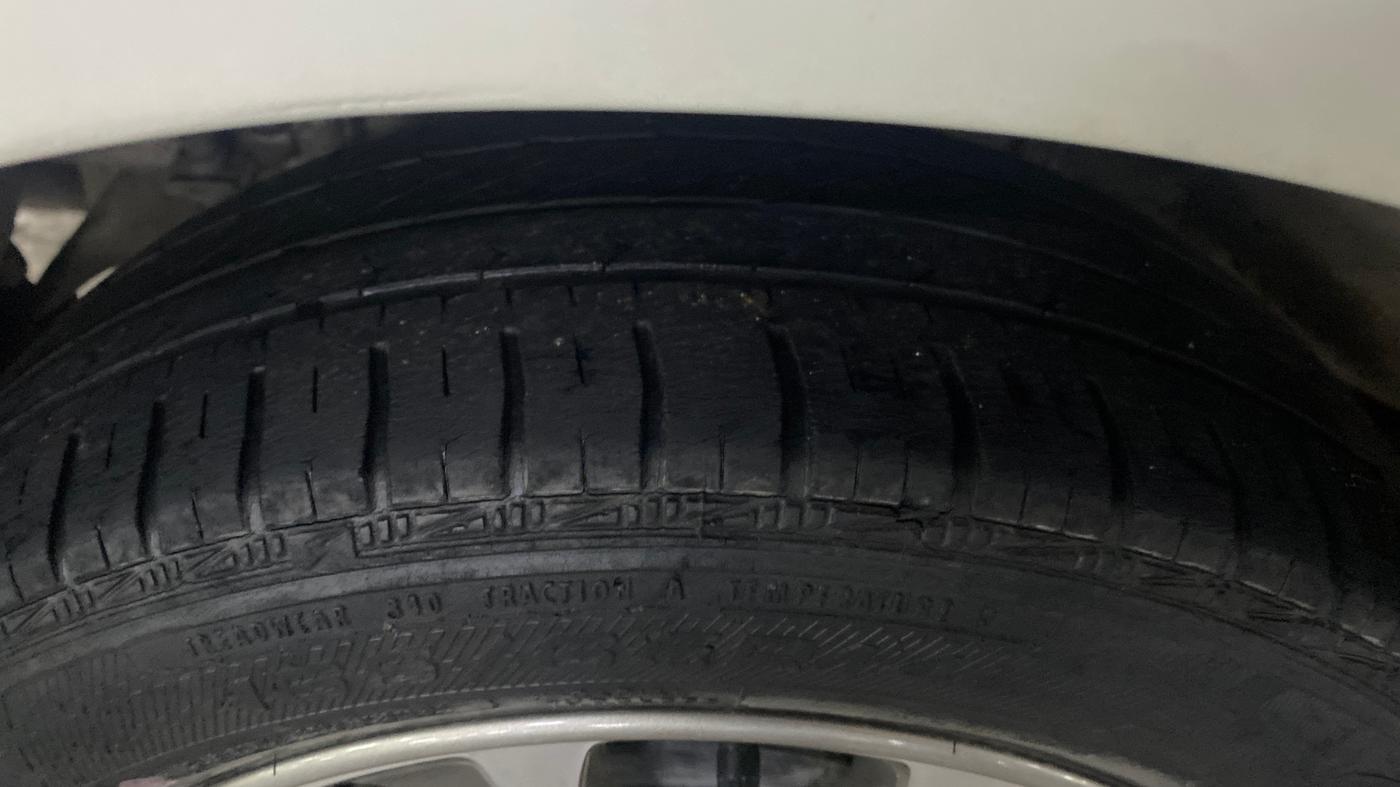 2014 Hyundai Grand i10 ASTA (O) 1.2 KAPPA VTVT, Petrol, Manual, 37,686 km, Right Rear Tyre Tread
