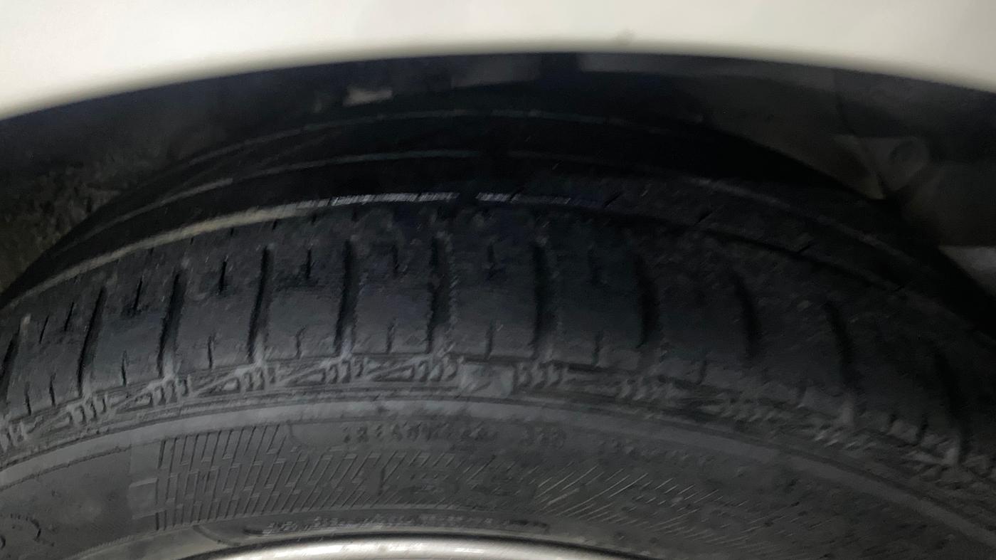 2014 Hyundai Grand i10 ASTA (O) 1.2 KAPPA VTVT, Petrol, Manual, 37,686 km, Right Front Tyre Tread