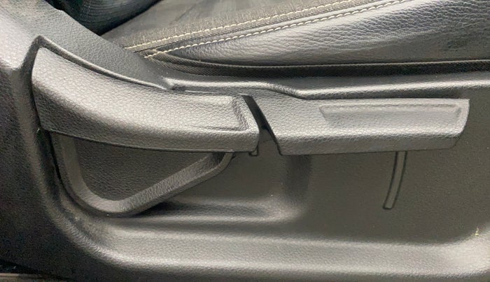 2022 KIA SONET HTK 1.2, Petrol, Manual, 27,304 km, Driver Side Adjustment Panel