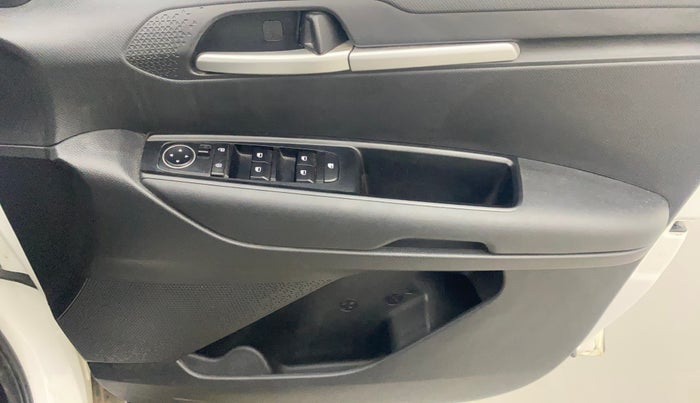 2022 KIA SONET HTK 1.2, Petrol, Manual, 27,304 km, Driver Side Door Panels Control