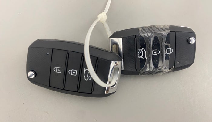 2022 KIA SONET HTK 1.2, Petrol, Manual, 27,304 km, Key Close Up