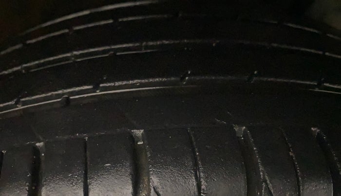 2022 KIA SONET HTK 1.2, Petrol, Manual, 27,304 km, Right Front Tyre Tread