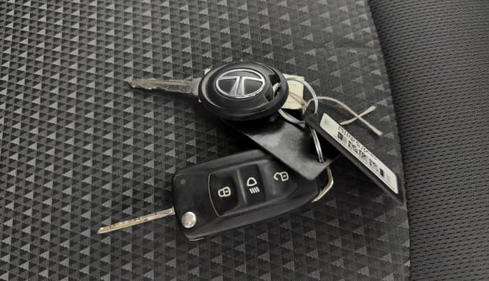 2017 Tata TIGOR XT PETROL, Petrol, Manual, 1,03,151 km, Key Close Up