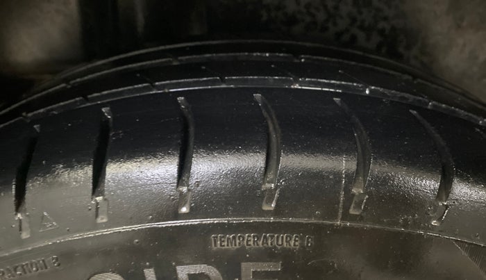 2017 Maruti Ciaz SIGMA 1.4 MT PETROL, Petrol, Manual, 96,365 km, Right Rear Tyre Tread